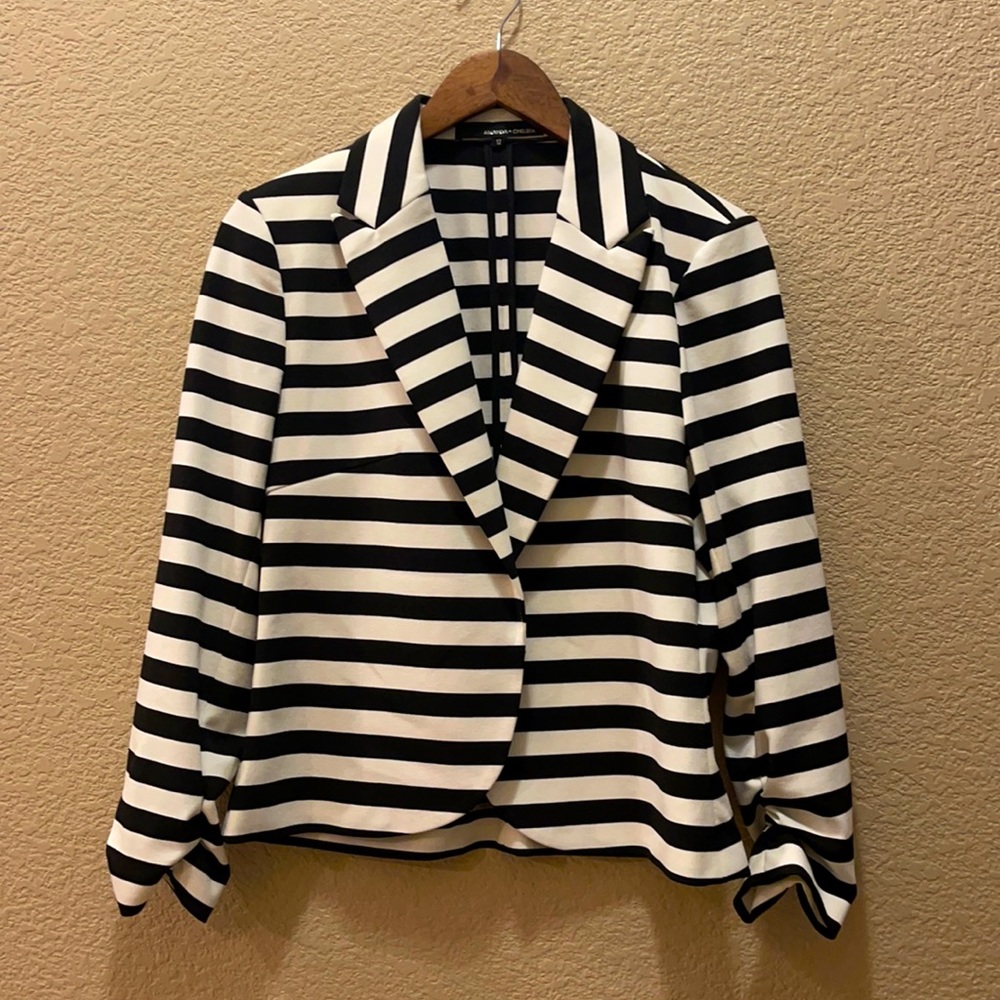 Beautiful Amanda & Chelsea blazer, size 12